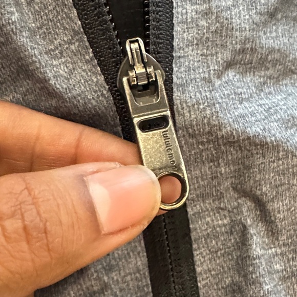 LULULEMON Men's Black and Gray windbreaker/rain light Jacket size medium - Picture 2 of 10